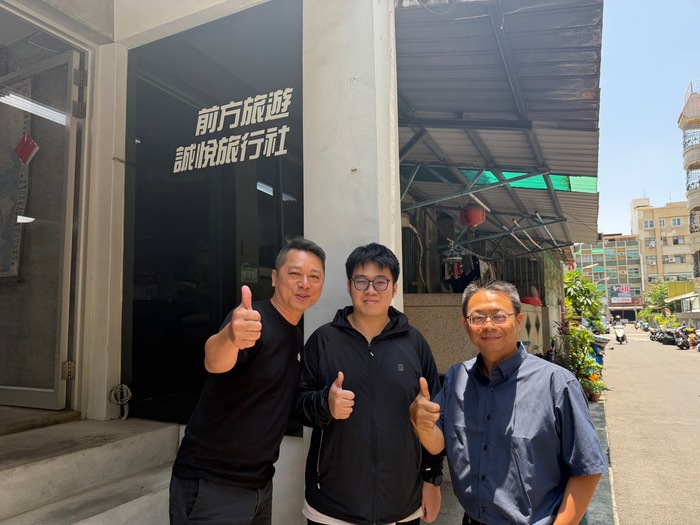 與督導合影圖片