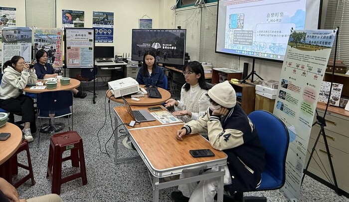 【特色課程】從慢下來的學習，看見地方的複雜與可能—〈慢城與地方創生〉期末成果發表圖片