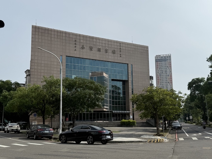 【實習報導】走進家鄉的公共文化空間：陳峙曆同學於嘉義市世賢圖書館的實習圖片