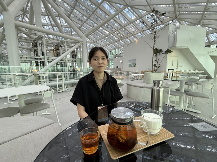 在頂樓的玻璃帷幕咖啡廳圖片