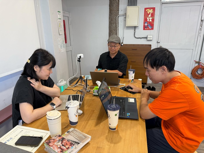 二次訪視時佩珊線上參與討論圖片